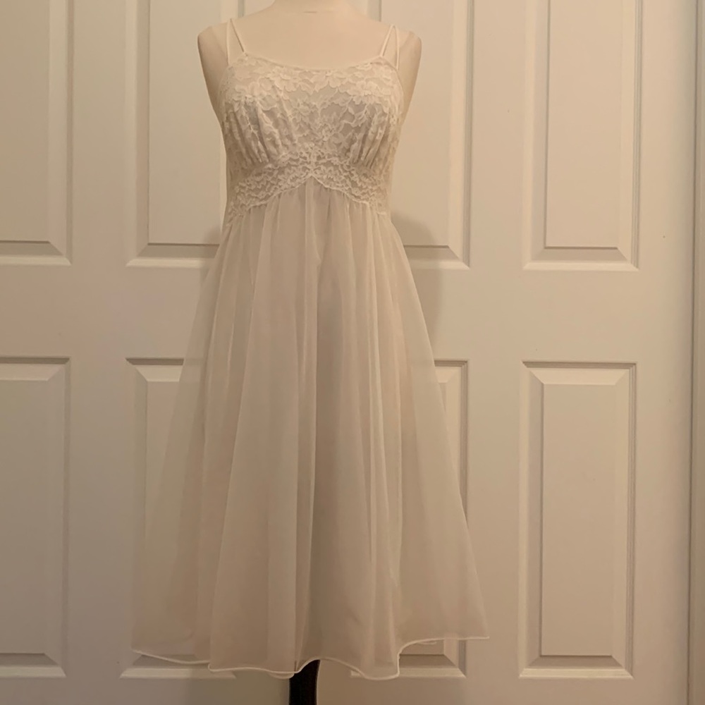Vintage Vanity Fair Wedding Empire Waist Flowy Night Gown • Stunning